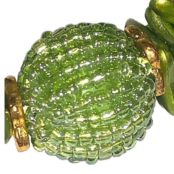 Green Glass beaded stretch bracelet gold flower bead caps green metallic chips - Picture 2 of 5